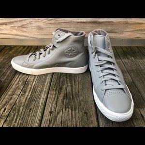 Converse High Top sneakers. Men Sz 9